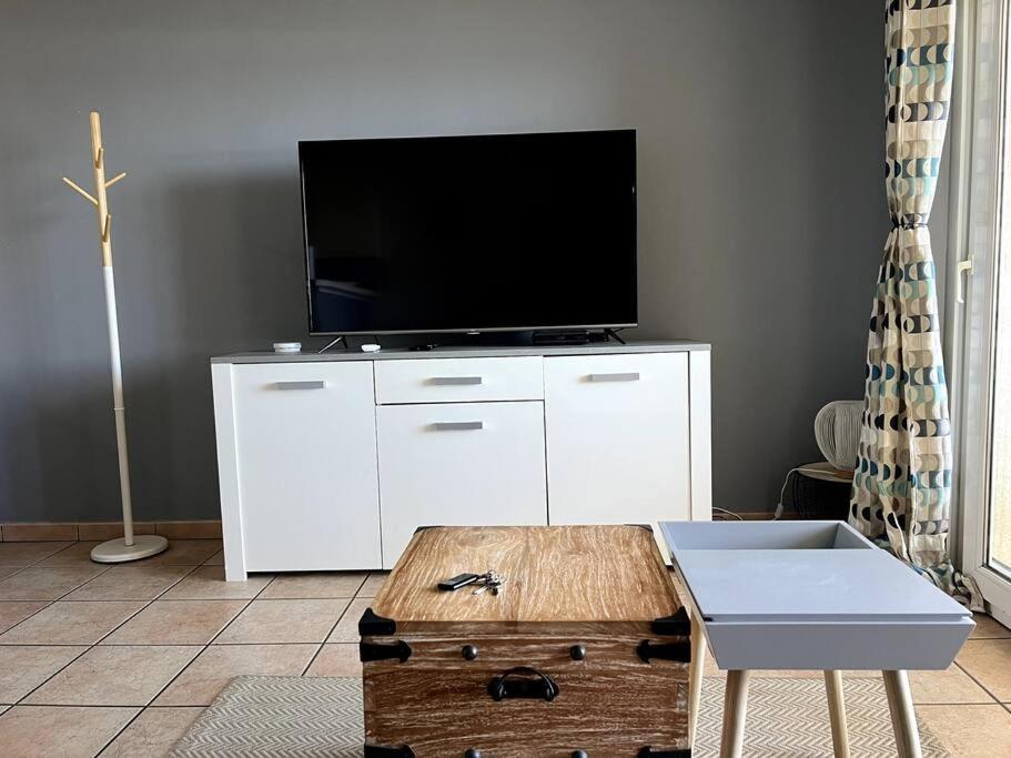 Le Francis &A Apartment Le Bois de Nefles  Bagian luar foto